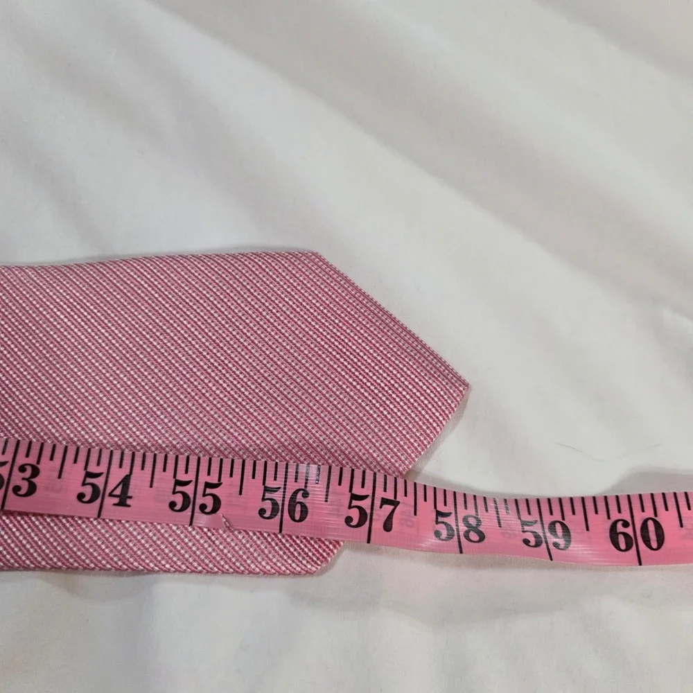 Hickey Freeman Mens Pink White Micro Pattern 100% Silk Tie Made in USA Italy